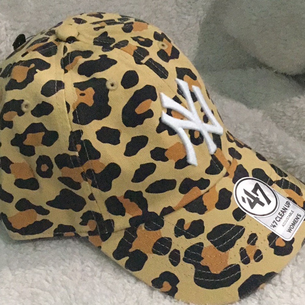 🆕⚾️NY Yankees ‘47 Women's Cheetah🐆Clean Up Adjustable Hat - Tan - Picture 3 of 8